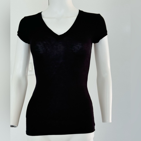 BCBG MaxAzria Vneck T-shirt size XXS Black - Picture 1 of 4